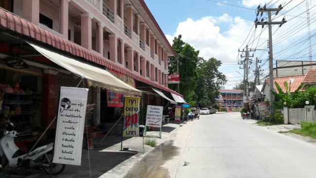 เซ้ง  เซ้งร้านเสริมสวย-หน้าหมู่บ้านอยู่สบาย(ใกล้ตลาดฟ้าไทยอมตะชลบุรี)